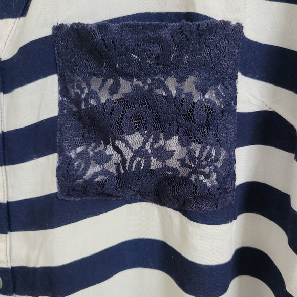 ✨️Chic Striped Button Down Shirt - Picture 7 of 9